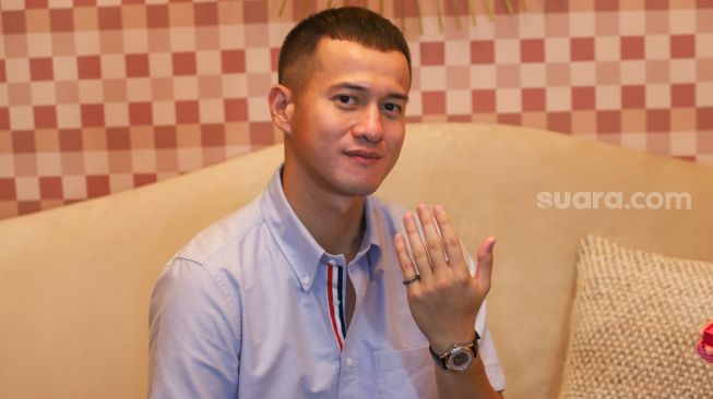 Fans Minta Jangan Jadi Gay, Herjunot Ali Beri Pesan Menohok