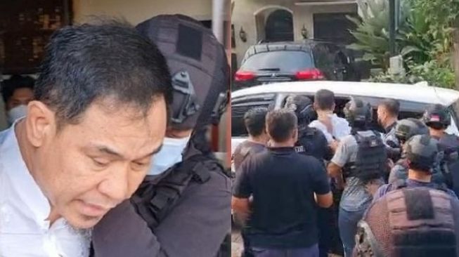 Foto kolase penangkapan Munarman oleh tim Densus 88 Antiteror di kediamannya di Perumahan Modern Hill, Pamulang, Kota Tangerang Selatan (Tangsel), Selasa (27/4/2021). [Ist]