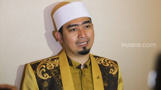 Ustadz Solmed saat ditemui awak media di Kawasan Cilandak, Jakarta Selatan, Rabu (28/4/2021). [Suara.com/Alfian Winanto]