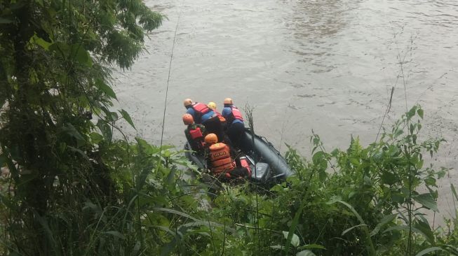 Pria Misterius di Tangerang Kocar-kacir Takut Diamuk Warga, Nyebur ke Danau