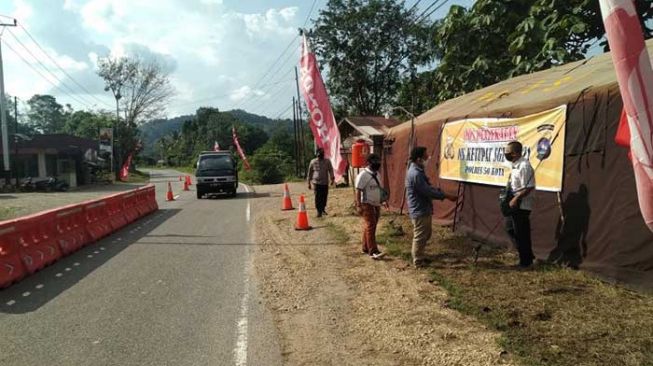 Belasan Sepeda Motor Diminta Putar Balik di Pos Penyekatan Riau-Sumbar