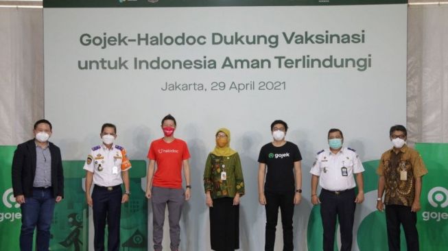 Gojek bekerja sama dengan Halodoc gelar vaksinasi Covid-19 [Gojek via ANTARA].