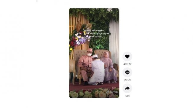 Sungkem pernikahan anak yatim piatu ini bikin mewek. [TikTok]