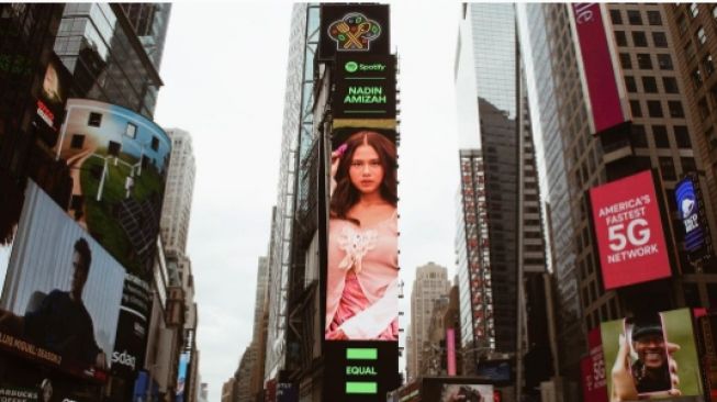 3 Musisi Indonesia Yang Terpampang Di Times Square New York Bikin Bangga