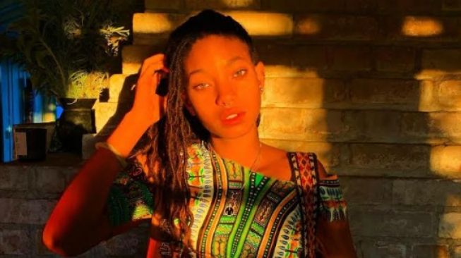 Apa Itu Poliamori? Jenis Hubungan Asmara yang Dianut Willow Smith