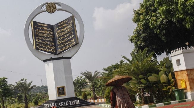 Tugu Al Quran Tertinggi di Dunia Ada di Gunung Putri Bogor