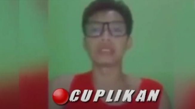 Geger Hina Islam, Pria Singlet Merah Sebut Al Quran Cuma Dongeng, Fiktif