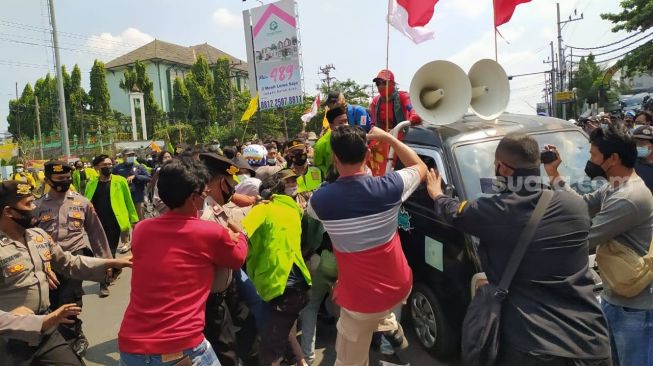 Massa Aksi Hari Buruh di UIN Semarang Rusuh, 2 Mahasiswa Diamankan