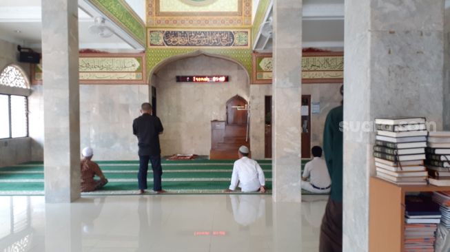 Masjid Al-Muttaqin terletak di Kampung Lengkong Kyai atau Lengkong Ulama, Desa Lengkong Kulon, Kecamatan Pagedangan, Kabupaten Tangerang. Masjid ini menjadi saksi bisu perjuangan Raden Aria Wangsakara dakwah sebarkan Islam dan mengusir penjajah Belanda. [SuaraJakarta.id/Wivy Hikmatullah]