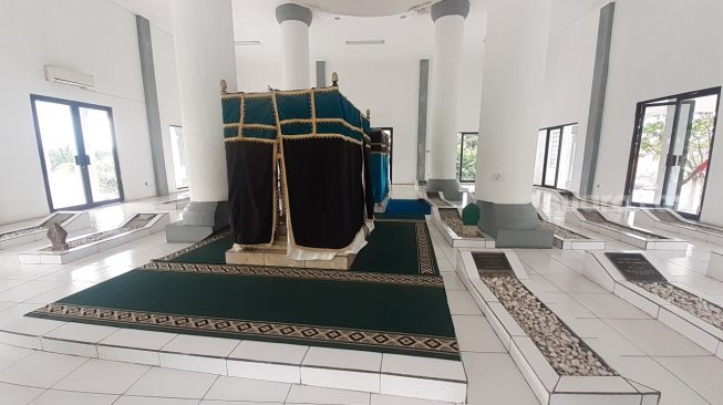 Makam Raden Aria Wangsakara beserta keluarga dan para kiai yang menyebarkan Islam di Kampung Lengkong Kyai atau Lengkong Ulama, Desa Lengkong Kulon, Kecamatan Pagedangan, Kabupaten Tangerang. [SuaraJakarta.id/Wivy Hikmatullah]