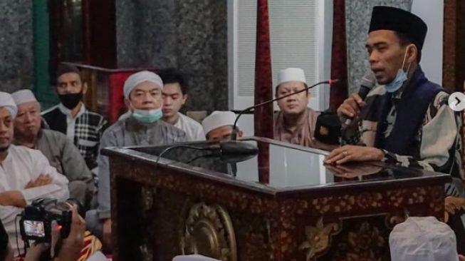 Transit di Palembang, Ustadz Abdul Somad Isi Tausiyah di Masjdi Agung