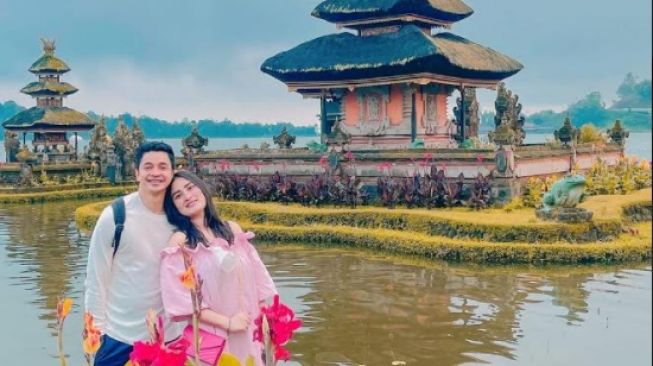 Potret mesra Adly Fairuz dan Angbeen Rishi [Instagram/adlyfayruz]