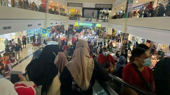 Warga Serbu Pusat Perbelanjaan, Wali Kota Khawatir Makassar Seperti India