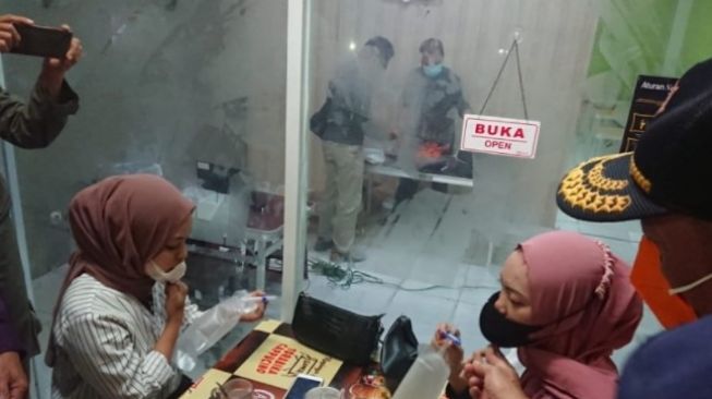 Pengunjung Warkop di Kubu Raya Panik, Dites GeNose Mendadak