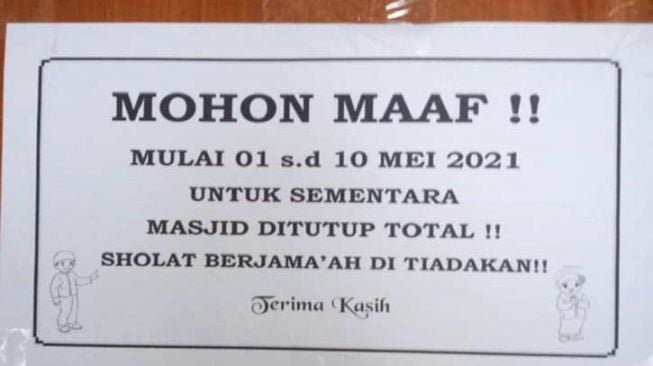 Pengumuman penutupan sebuah masjid yang terletak di wilayah Desa Pelemgadung, Kecamatan Karangmalang, Sragen, di-lockdown selama 10 hari terhitung sejak Sabtu (1/5/2021). [Solopos.com/Istimewa]