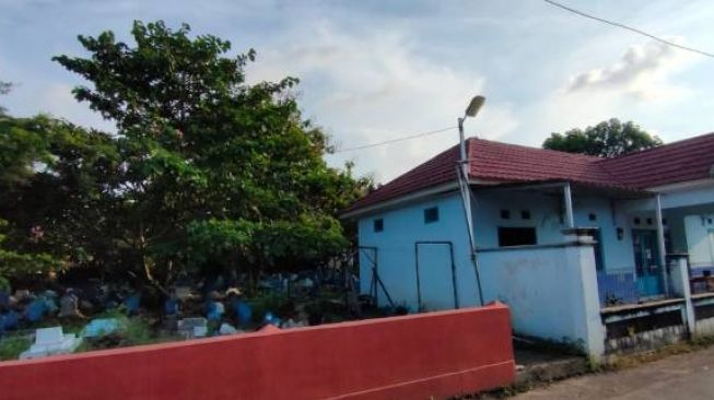 Desa Ini Siapkan Tempat Karantina Angker di Pinggir Kuburan