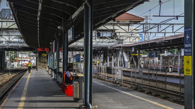 Jelang Lebaran Tetap Beroperasi, Rata-Rata Pengguna KRL Turun