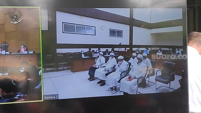 Ketua Panitia Maulid Nabi Nangis Tersedu Minta Maaf ke Habib Rizieq