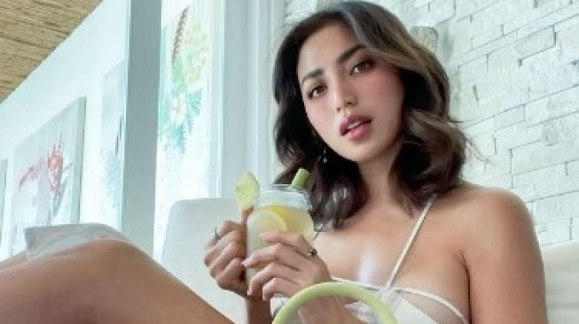 Omongan Ibu Soal Baju Seksi Tak Diindahkan Jessica Iskandar, Netizen: Ingat Kata Ibumu