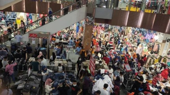Jelang Lebaran, Berjubelnya Kerumunan di Mall Sidoarjo Setelah THR Cair
