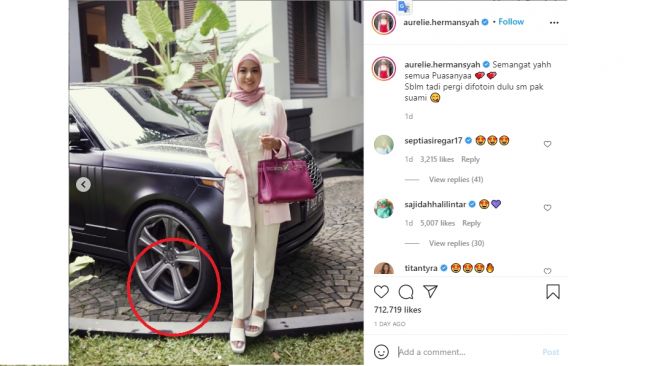 Ban mobil mewah yang berada di belakang Aurel kempis (Instagram)