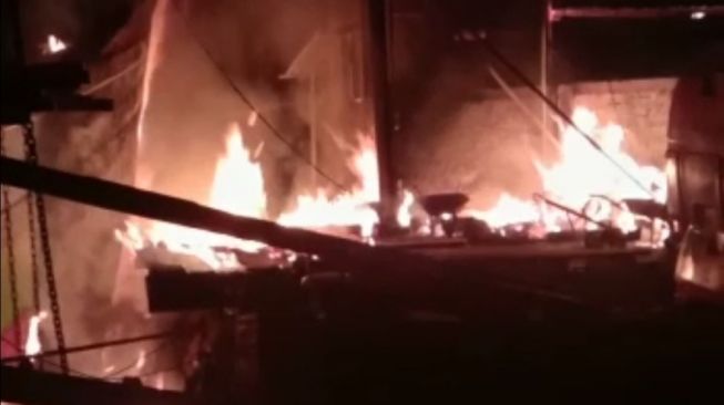 Kronologi Kapal Barang Bandar Lestari Terbakar Di Pelabuhan Sunda Kelapa