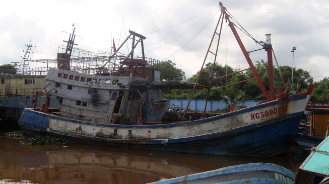 Biar Kapok, 6 Kapal Vietnam Pencuri Ikan di Laut RI Dibawa ke Pontianak