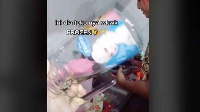 Teko pecah bikin istri nangis kejer. (TikTok)