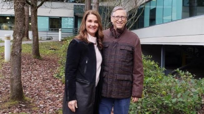Geger Bill Gates Dituduh Biang COVID-19 Sampai Ditimpuk Kue, Cek Fakta Sebenarnya