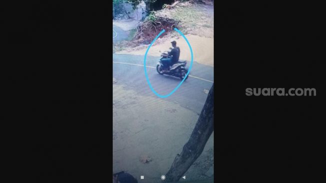 Terekam CCTV, Pencari Rumput Kembali Jadi Korban Curanmor