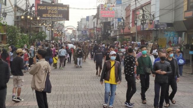 Warga Diminta Tahan Diri Belanja Baju Lebaran demi Cegah Kerumunan