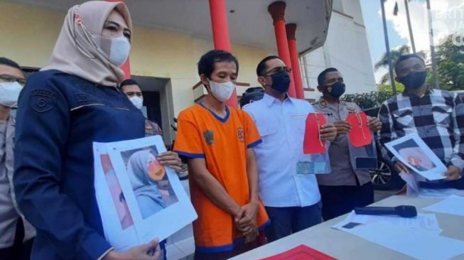 Edan! ABG Cantik Curhat Tak Punya Duit, Henry Beri Solusi Jual Keperawanan