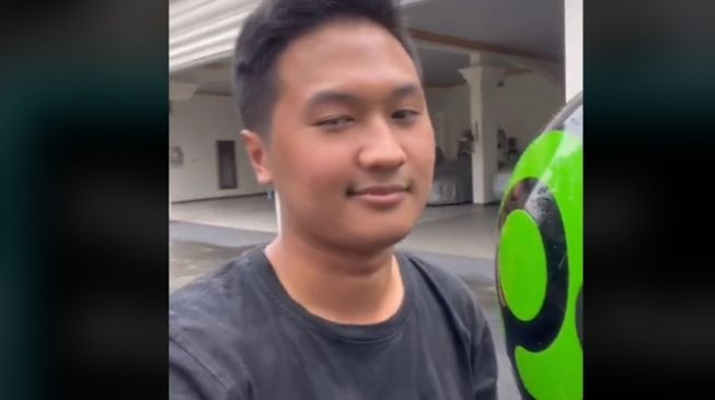 Kisah Crazy Rich Keliling Rumah Naik Ojol, Iseng karena di Rumah Terus