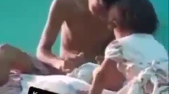 Gadis kecil dibentak ayah tiri saat akan dekati adik bayi (instagram.com/@nyonya_gosip)