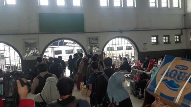72 Warga Ditolak Petugas saat Mau Keluar Jakarta dari Stasiun Pasar Senen