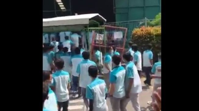 Ribuan Pekerja Pan Brothers Boyolali Demo, Gaji dan THR Dicicil 8 Kali