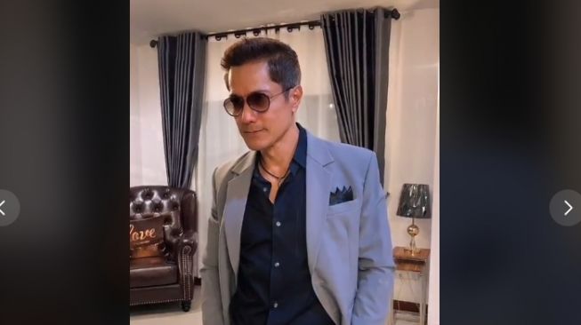 Papa Ganteng viral di TikTok. [TikTok/meturr]