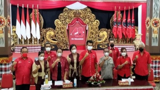 Tarik Wisatawan Lewat Lomba Minum Arak Bali