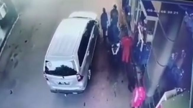Sopir Viral Ngaku Polisi Polda Banten Ancam Tembak Pemotor Pakai Plat Palsu