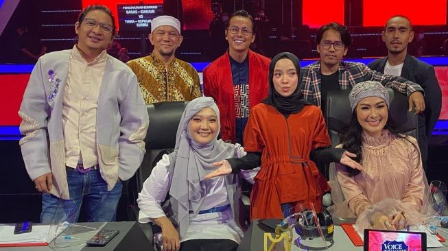 Iis Dahlia bersama juri Voice of Ramadhan dan Sabyan Gambus, termasuk Nissa Sabyan. [Instagram]