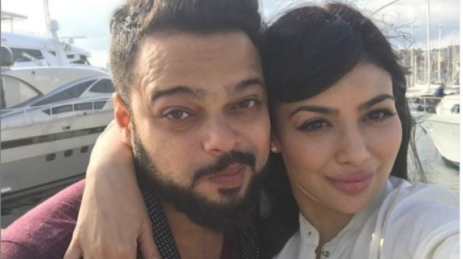 Farhan Azmi dan Ayesha Takia. [Instagram/ayeshatakia]