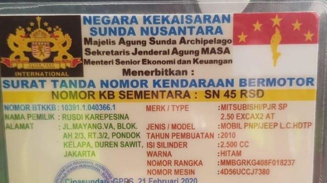 Pengemudi mobil Mitsubishi Pajero Sport bernama Rusdi Karepesina memakai plat nomor palsu SN 45 RSD ditilang polisi di Gerbang Tol Cawang, Jakarta Timur, Rabu (5/5/2021). Kepada polisi dia mengaku warga warga Negara Kekaisaran Sunda Nusantara. (Dok. Ist)