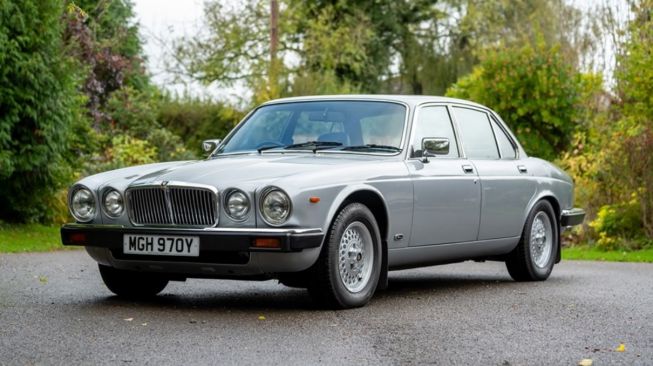 Ilustrasi Jaguar XJ6 Series III. (historics.co.uk)