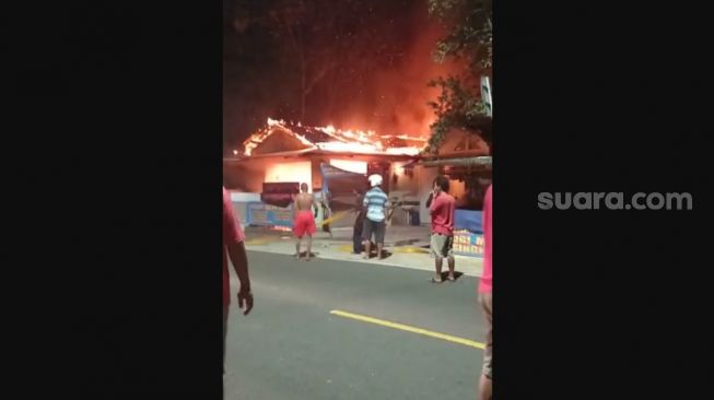Kompor Nyala Ditinggal Tarawih, Rumah Makan di Jalur Cinta Ludes Terbakar