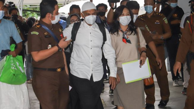 Mark Sungkar Bantah Istrinya Tak Akur dengan Fanny Bauty