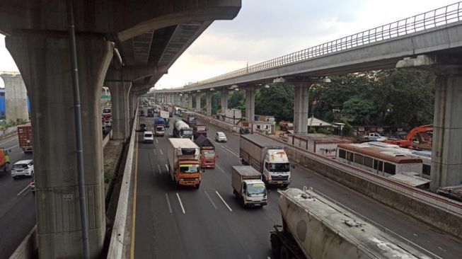 Live Update! Kondisi Tol Jakarta-Cikampek di Bekasi Timur Sore Ini