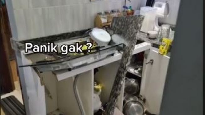 Asyik Bikin Kue Nastar, Serumah Auto Panik Usai Kompor Meledak!