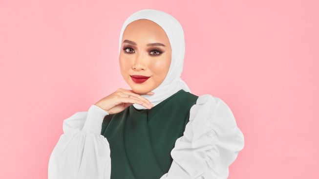 Curi Perhatian saat Lebaran dengan Riasan Bold Make Up, Ini Triknya