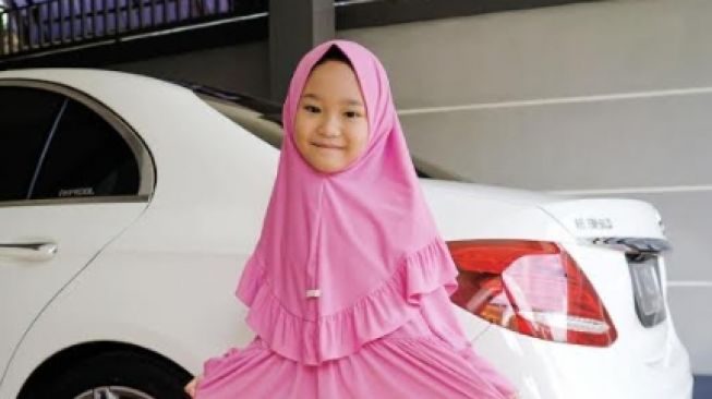 Potret Bilqis putri Ayu Tingting Berhijab. [Instagram/ayutingting92]