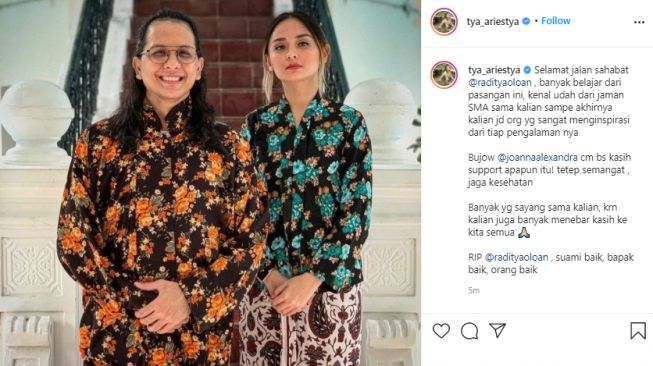 Postingan Tya Airestya kenang sosok Raditya Oloan. (Instagram/tya_ariestya)